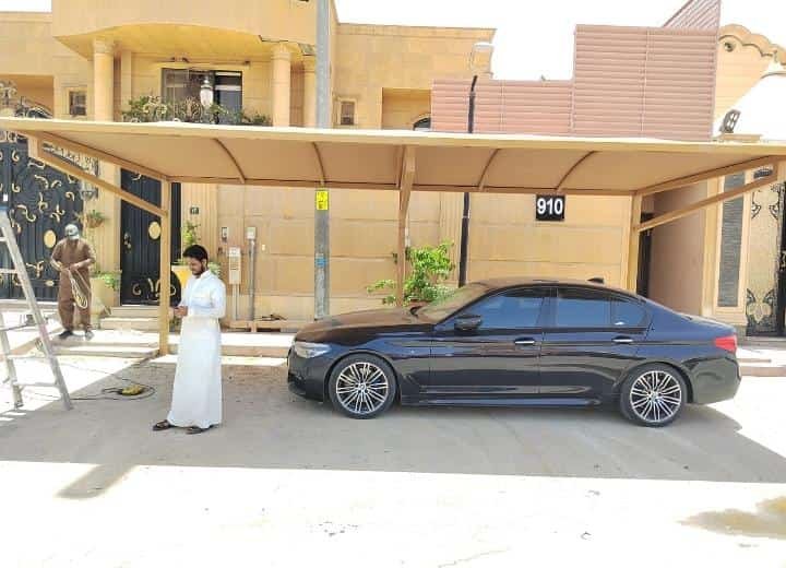 مظلات سيارات كهربائية
